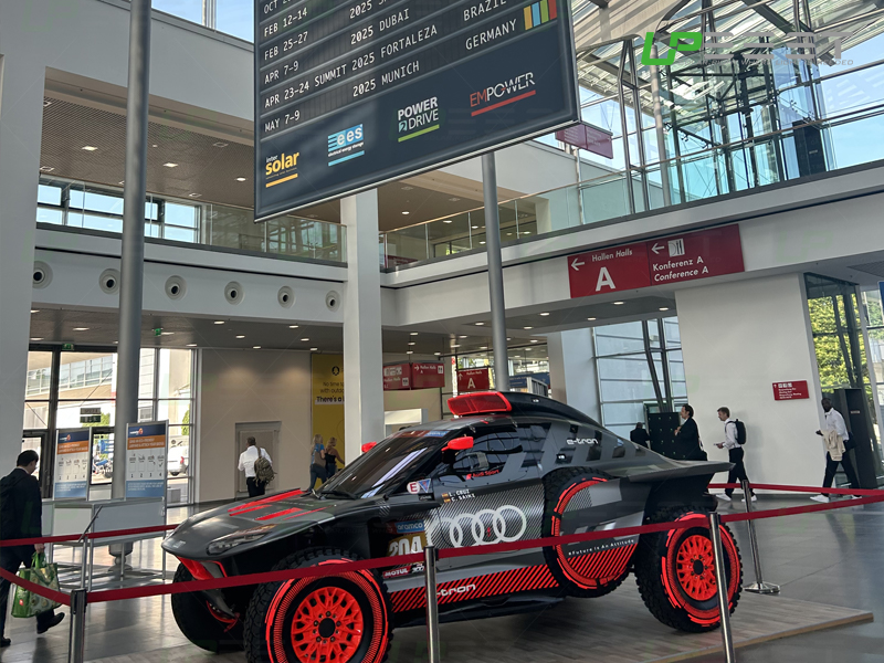 Intersolar Europe 2024 태양광 발전 전시회, 첫날 핫, 녹색 에너지 미래에 대한 글로벌 초점
